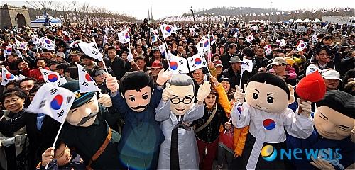 다시 울려퍼지는 만세의 함성소리